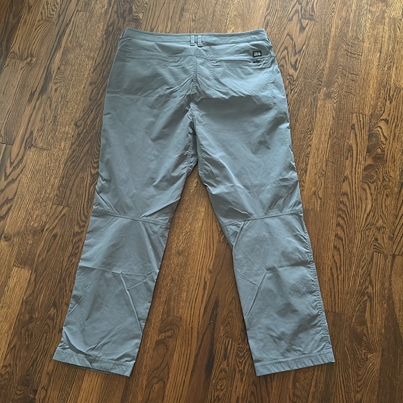 Mountain Hardwear Gray light weight golf / hiking pant -size 40 - Picture 2 of 12